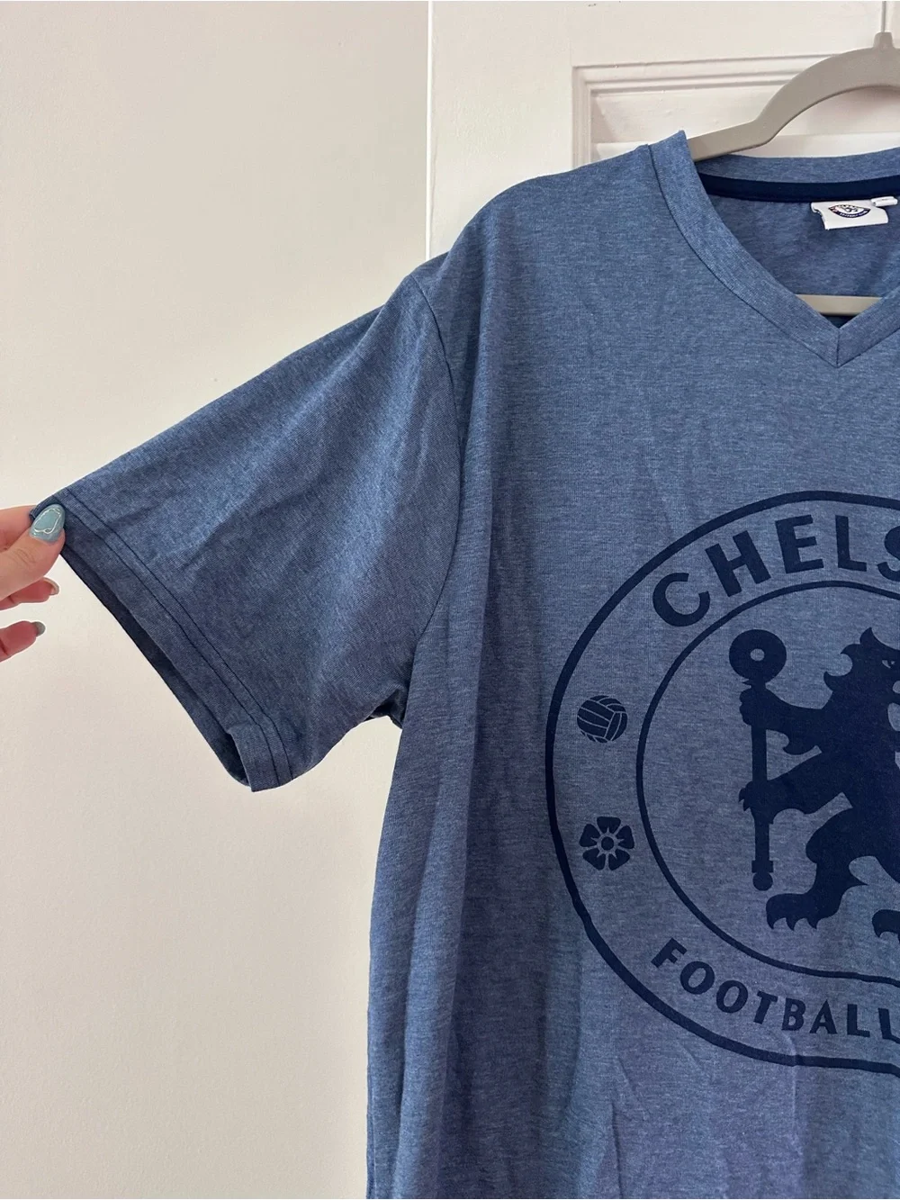 Official Chelsea FC Crest V-Neck Tee — Size L